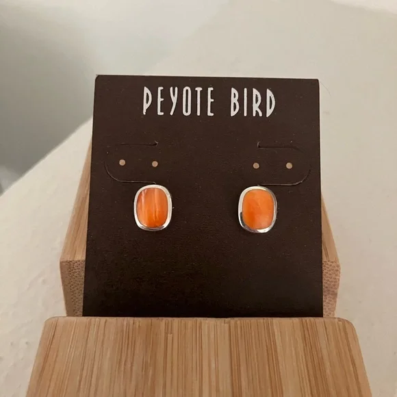 Peyote Bird Spiny Oyster Silver Stud Earrings - Picture 2 of 7